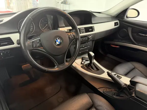 BMW 335 2007 - 22990 EUR, 159000 km - AUTO.MOTO.pt - 159000km - foto 10 de 14