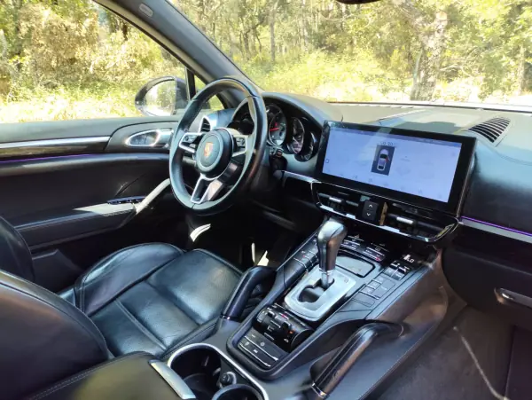 Porsche Cayenne 2015 - 35900 EUR, 206900 km - AUTO.MOTO.pt - 206900km - foto 27 de 27