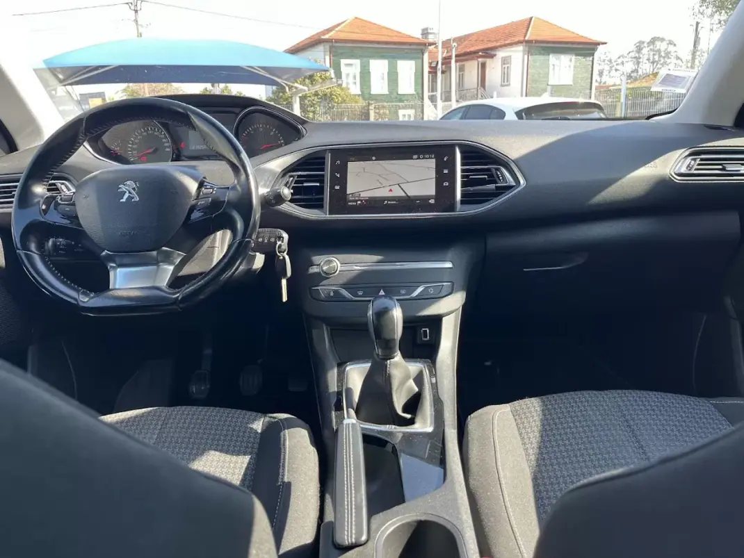 Peugeot 308 SW 2018 - 9950 EUR, 219000 km - AUTO.MOTO.pt - 219000km - foto 12 de 40