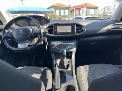 Peugeot 308 SW 2018 - 9950 EUR, 219000 km - AUTO.MOTO.pt - 219000km - foto 12 de 40
