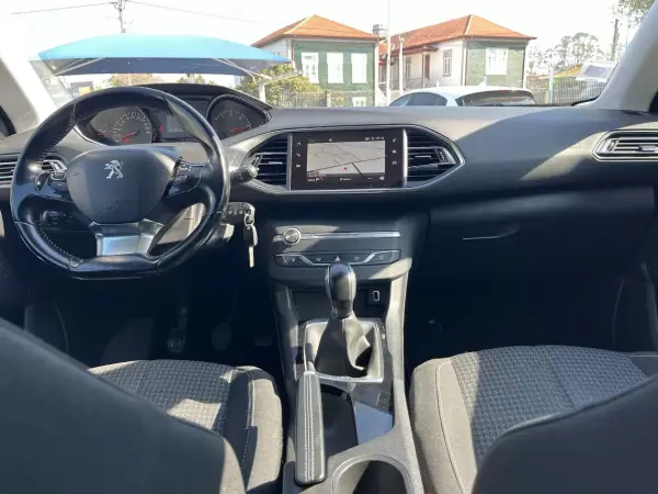 Peugeot 308 SW 2018 - 9950 EUR, 219000 km - AUTO.MOTO.pt - 219000km - foto 12 de 40