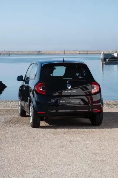Renault Twingo 2020 - 10000 EUR, 80000 km - AUTO.MOTO.pt - 80000km - foto 8 de 11