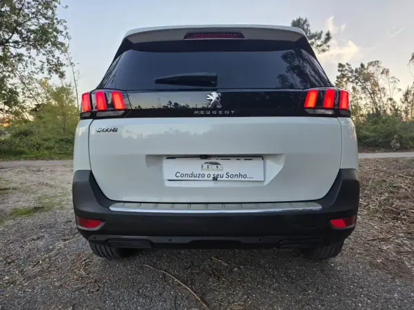 Peugeot 5008 2018 - 17750 EUR, 125000 km - AUTO.MOTO.pt - 125000km - foto 9 de 36