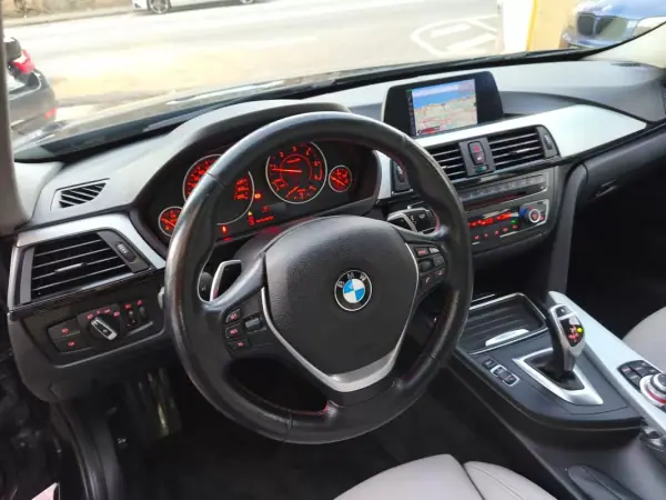BMW 320 2012 - 13900 EUR, 320000 km - AUTO.MOTO.pt - 320000km - foto 19 de 37