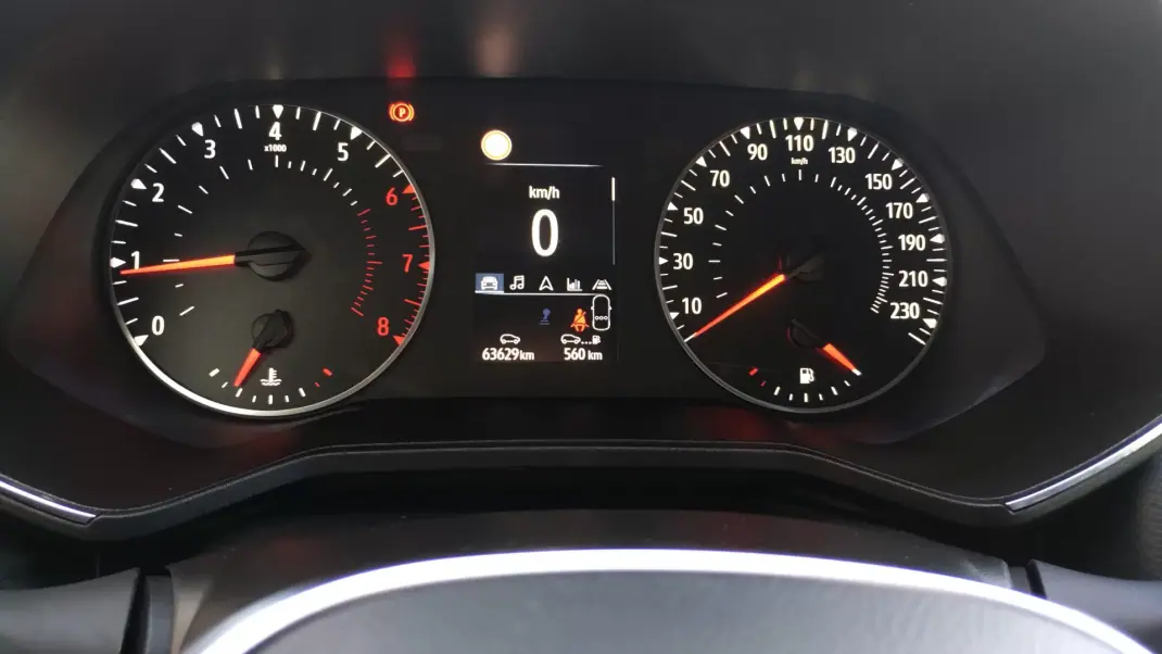 Renault Clio 2021 - 13999 EUR, 63000 km - AUTO.MOTO.pt - 63000km - foto 26 de 38