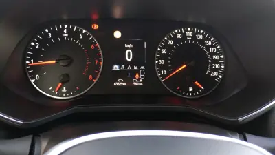 Renault Clio 2021 - 13999 EUR, 63000 km - AUTO.MOTO.pt - 63000km - foto 26 de 38