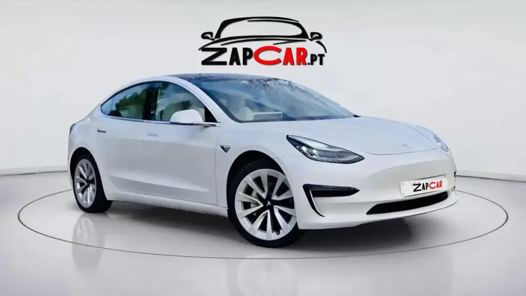Tesla Model 3 2022 - 28500 EUR, 45186 km - AUTO.MOTO.pt - 45186km - foto 10 de 15