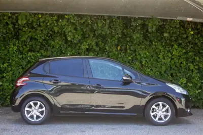 Peugeot 208 2012 - 7900 EUR, 99500 km - AUTO.MOTO.pt - 99500km - foto 6 de 16
