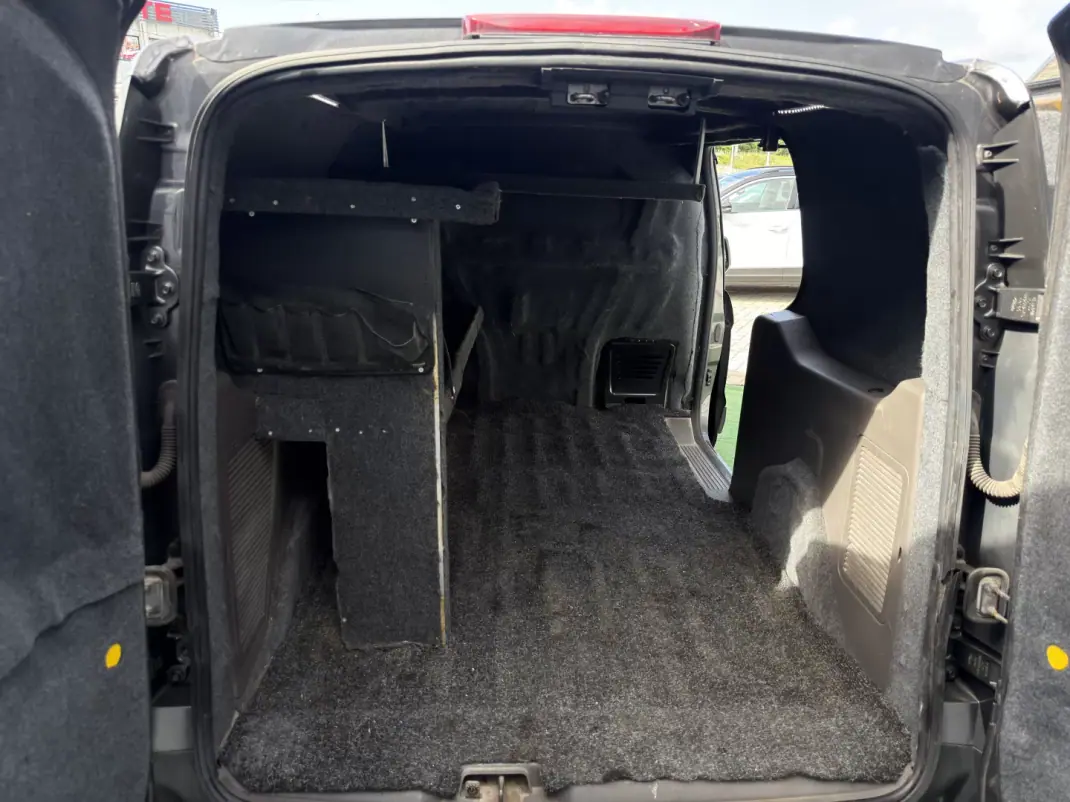 Ford Transit Connect 2018 - 12990 EUR, 152000 km - AUTO.MOTO.pt - 152000km - foto 20 de 20