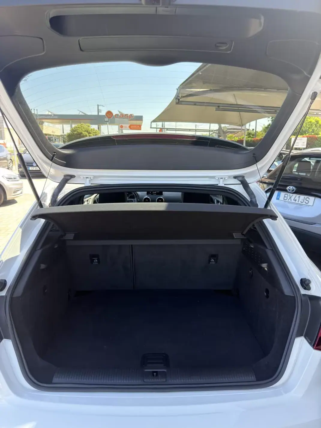 Audi A3 Sportback 2018 - 18500 EUR, 135000 km - AUTO.MOTO.pt - 135000km - foto 23 de 23