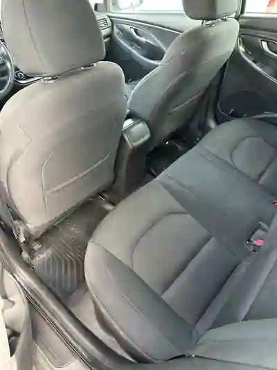 Hyundai i30 SW 2019 - 10799 EUR, 320000 km - AUTO.MOTO.pt - 320000km - foto 7 de 12