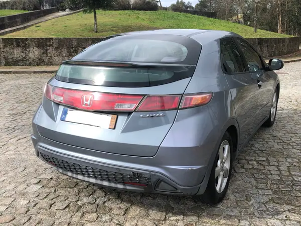 Honda Civic 2008 - 3500 EUR, 249000 km - AUTO.MOTO.pt - 249000km - foto 4 de 8
