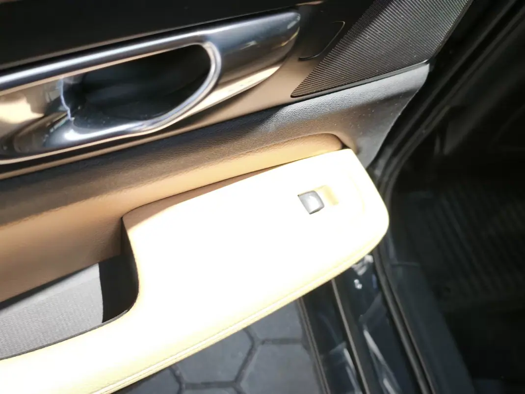 Volvo V60 2019 - 22900 EUR, 182000 km - 182000km - foto 19 de 25