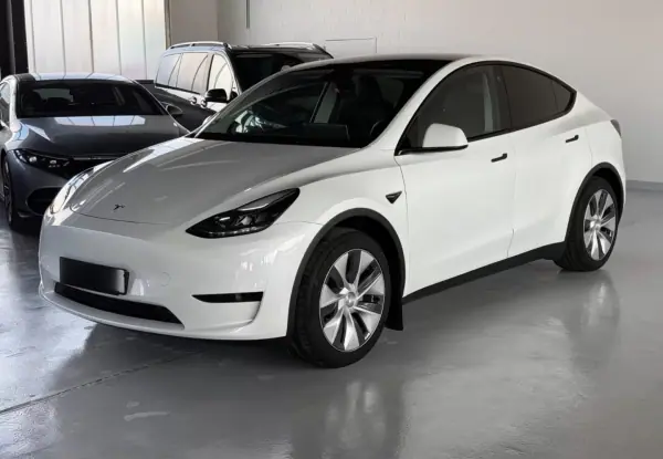 Tesla Model Y 2023 — foto 3 de 10