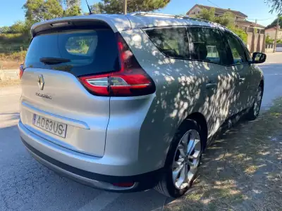 Renault Grand Scénic 2017 - 12950 EUR, 239000 km - AUTO.MOTO.pt - 239000km - foto 3 de 21