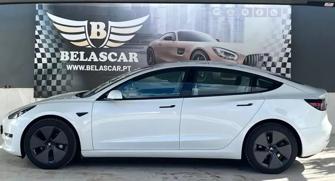 Tesla Model 3 2022 - 28500 EUR, 49000 km - AUTO.MOTO.pt - 49000km - foto 3 de 13