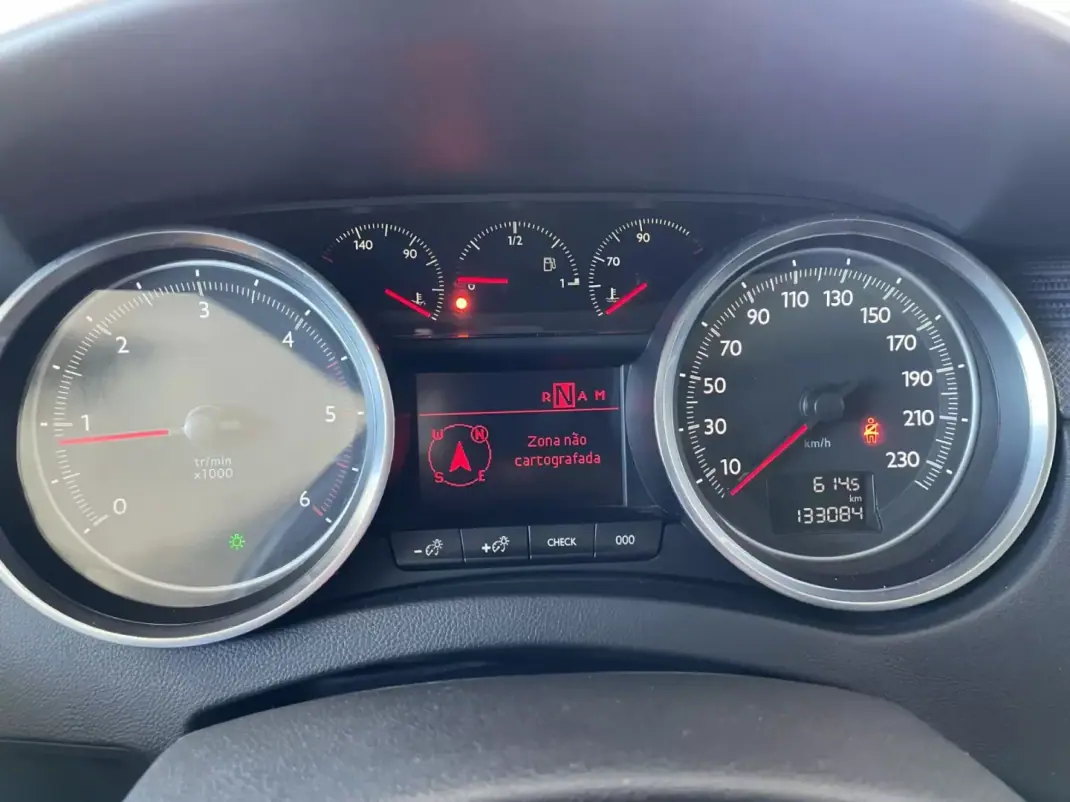 Peugeot 508 SW 2012 - 12900 EUR, 133070 km - AUTO.MOTO.pt - 133070km - foto 5 de 19