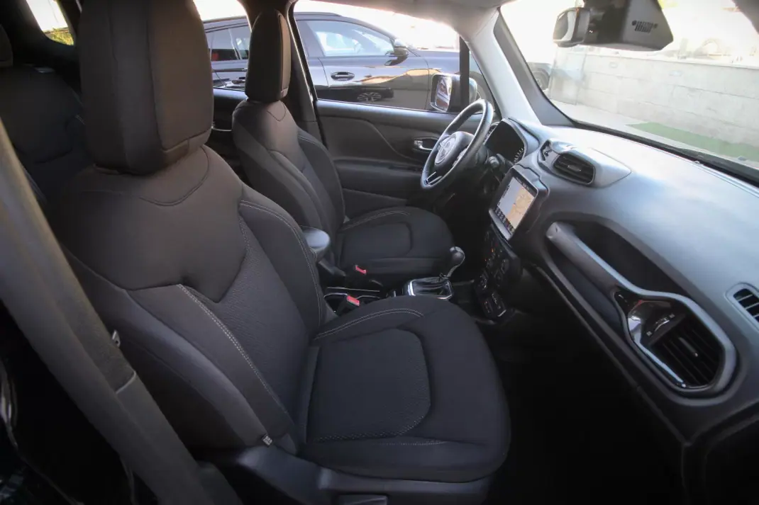 Jeep Renegade 2022 - 18990 EUR, 99500 km - 99500km - foto 28 de 49