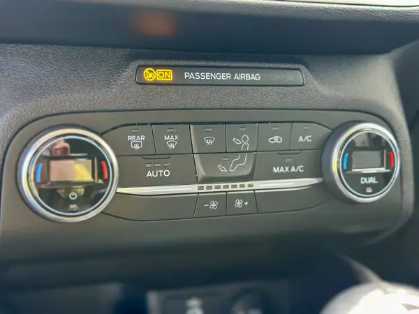 Ford Focus 2019 - 13990 EUR, 83000 km - AUTO.MOTO.pt - 83000km - foto 50 de 51