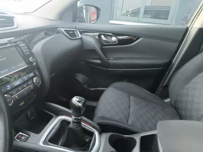 Nissan Qashqai 2016 - 12500 EUR, 183100 km - AUTO.MOTO.pt - 183100km - foto 26 de 36