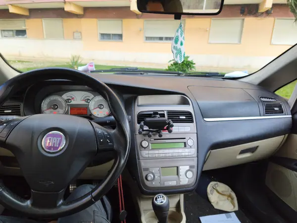 Fiat Linea 2007 - 2900 EUR, 185000 km - AUTO.MOTO.pt - 185000km - foto 11 de 12