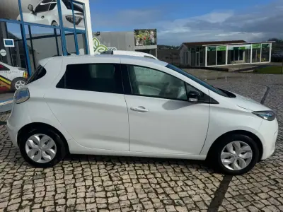 Renault Zoe 2016 - 8990 EUR, 85000 km - AUTO.MOTO.pt - 85000km - foto 6 de 18