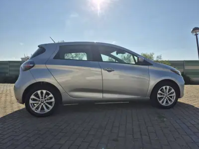 Renault Zoe 2020 - 12750 EUR, 133250 km - AUTO.MOTO.pt - 133250km - foto 6 de 29