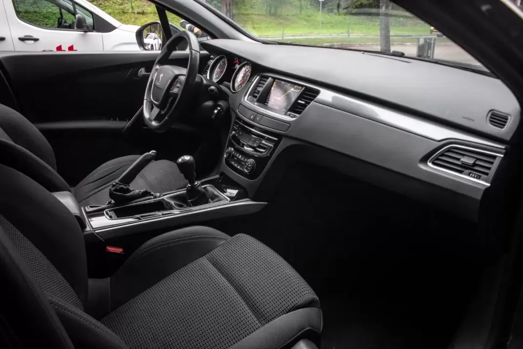 Peugeot 508 SW 2018 - 9900 EUR, 156362 km - AUTO.MOTO.pt - 156362km - foto 23 de 37