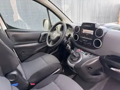 Citroën BERLINGO 1.6hdi 3L AUTOMATICA 2017 - 9950 EUR, 219000 km - AUTO.MOTO.pt - 219000km - foto 6 de 23