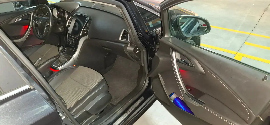 Opel Astra 2013 - 7000 EUR, 221000 km - 221000km - foto 4 de 11
