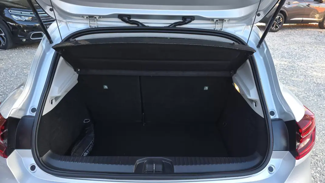 Renault Clio 2020 - 12850 EUR, 66000 km - AUTO.MOTO.pt - 66000km - foto 17 de 18