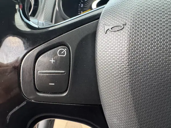 Renault Clio Sport Tourer 2015 - 8990 EUR, 211000 km - AUTO.MOTO.pt - 211000km - foto 27 de 33