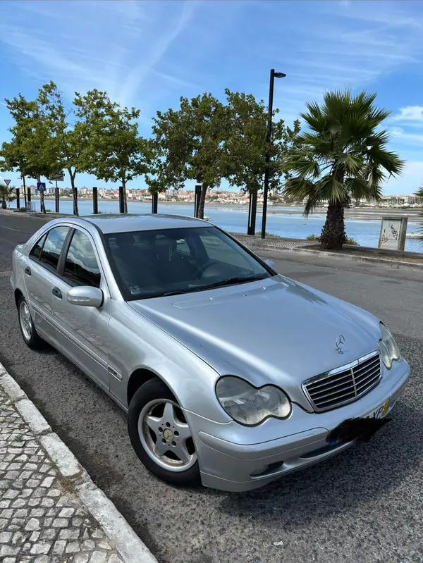 Mercedes-Benz C 220 CDI Elegance 2001 Diesel — 500 000 km · Setúbal Mercedes-Benz C 220 CDI Elegance 2001 Diesel