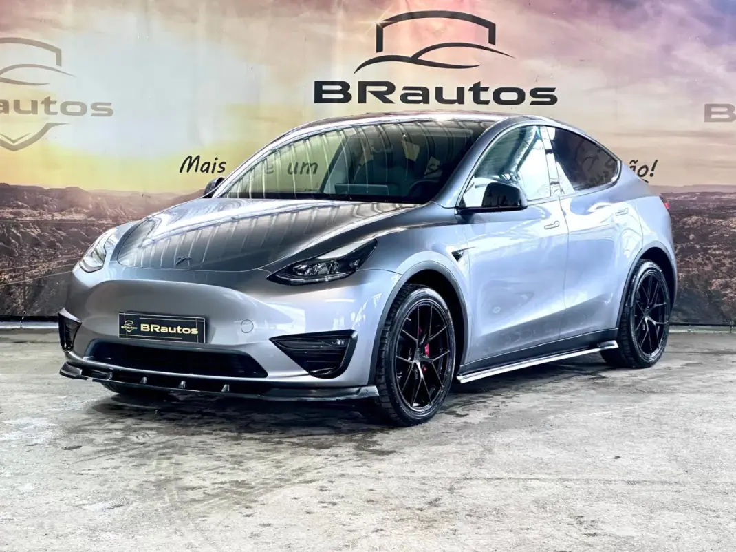 Tesla Model Y 2023 - 42900 EUR, 41470 km - AUTO.MOTO.pt - 41470km - foto 1 de 35