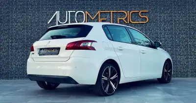 Peugeot 308 2014 - 12500 EUR, 151000 km - AUTO.MOTO.pt - 151000km - foto 15 de 16