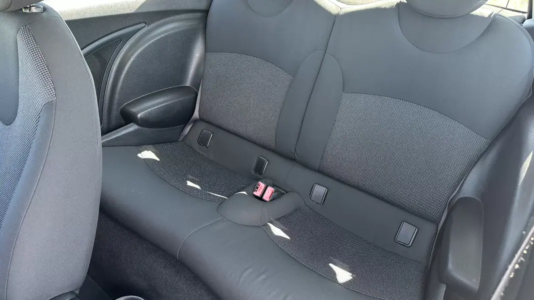 MINI One 2008 - 5950 EUR, 160000 km - AUTO.MOTO.pt - 160000km - foto 11 de 13