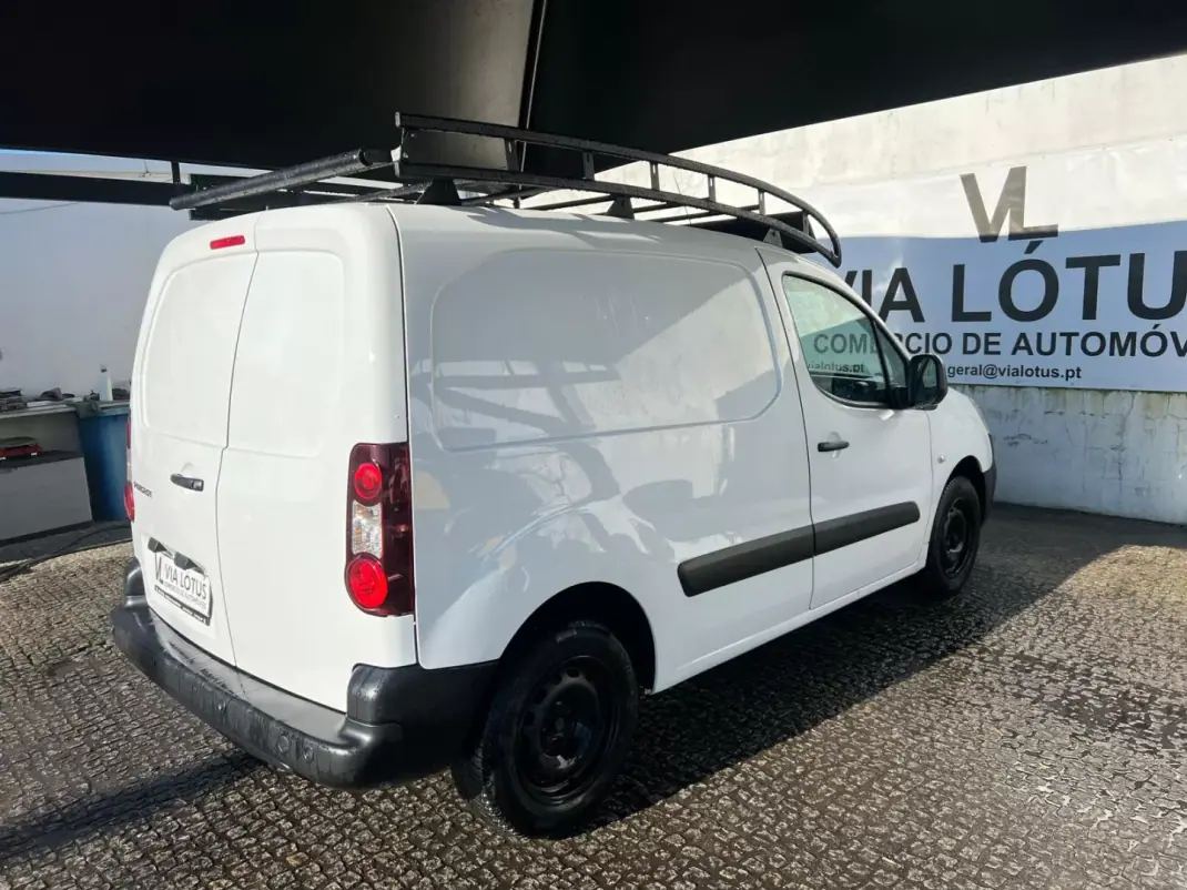Peugeot Partner 2016 - 6950 EUR, 215000 km - AUTO.MOTO.pt - 215000km - foto 5 de 6