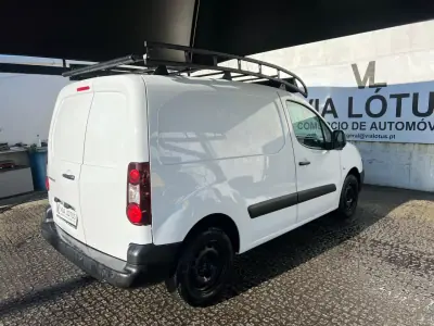 Peugeot Partner 2016 - 6950 EUR, 215000 km - AUTO.MOTO.pt - 215000km - foto 5 de 6