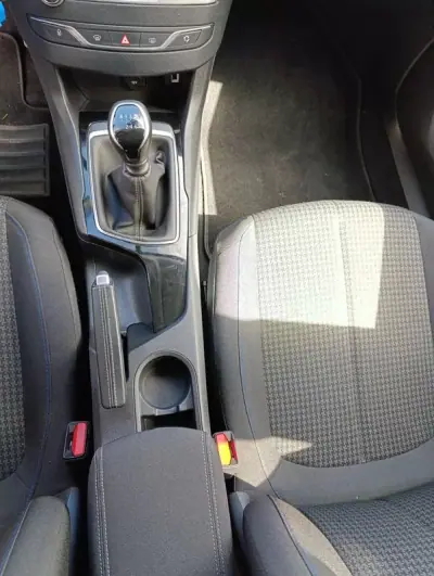 Peugeot 308 SW 2020 - 14500 EUR, 128000 km - AUTO.MOTO.pt - 128000km - foto 19 de 22