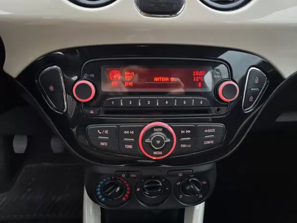 Opel Adam 2014 - 9990 EUR, 122000 km - AUTO.MOTO.pt - 122000km - foto 23 de 26
