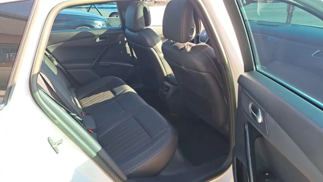 Peugeot 508 RXH 2012 - 8900 EUR, 236877 km - AUTO.MOTO.pt - 236877km - foto 14 de 33