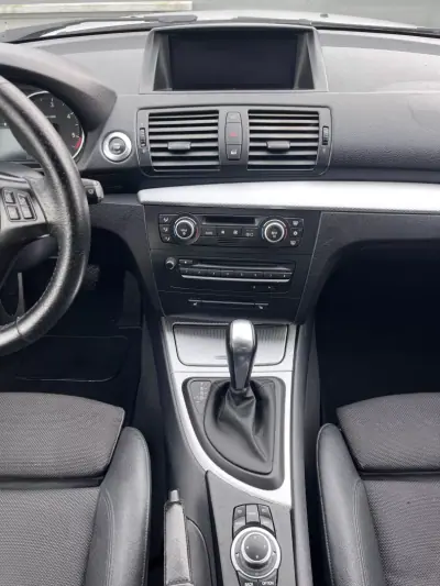 BMW 120 2008 - 12900 EUR, 300000 km - AUTO.MOTO.pt - 300000km - foto 35 de 39