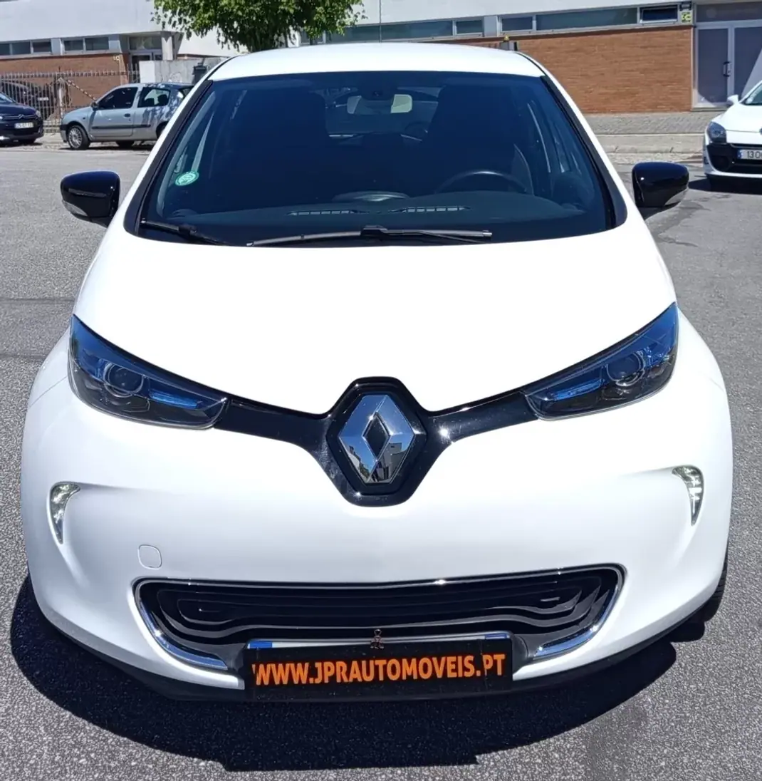 Renault Zoe 2019 - 12490 EUR, 52400 km - AUTO.MOTO.pt - 52400km - foto 2 de 17