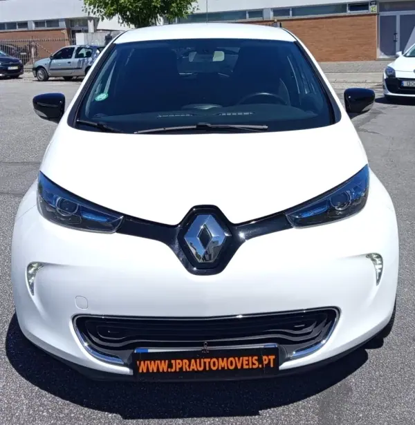 Renault Zoe 2019 - 12490 EUR, 52400 km - AUTO.MOTO.pt - 52400km - foto 2 de 17