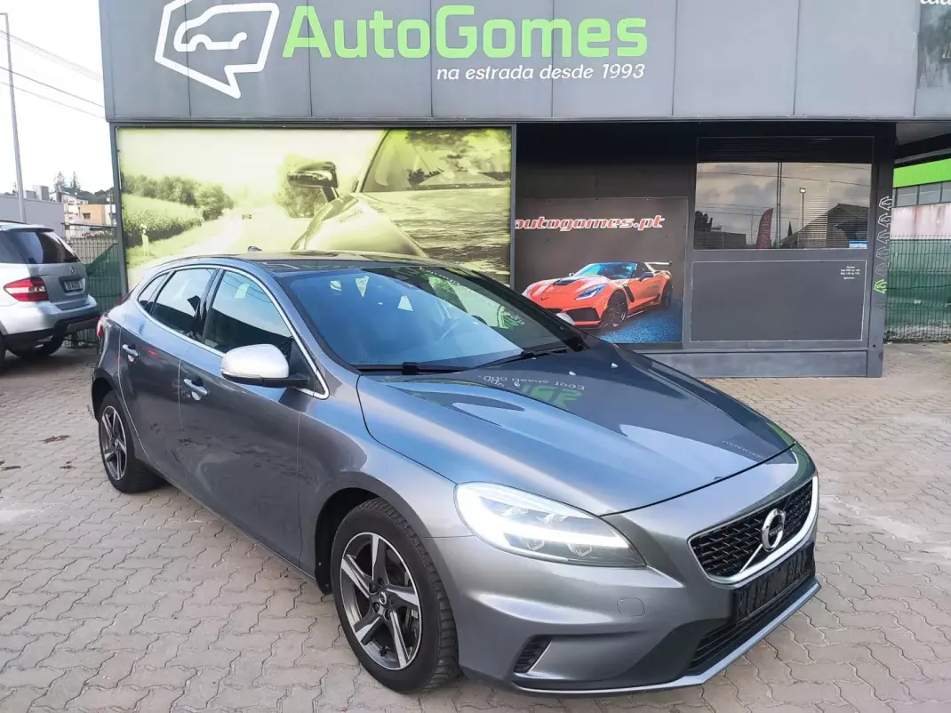 Volvo V40 2018 - 17500 EUR, 185000 km - AUTO.MOTO.pt - 185000km - foto 10 de 28
