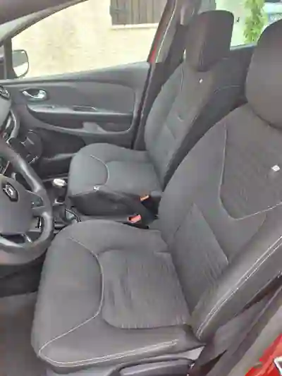 Renault Clio 2018 - 8200 EUR, 113200 km - AUTO.MOTO.pt - 113200km - foto 6 de 8