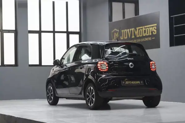 Smart ForFour 2015 - 9500 EUR, 155670 km - AUTO.MOTO.pt - 155670km - foto 33 de 36