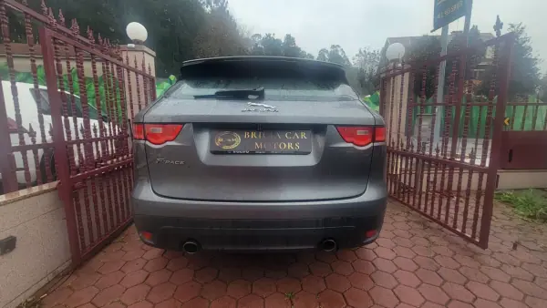 Jaguar F-Pace 2018 - 37990 EUR, 86000 km - AUTO.MOTO.pt - 86000km - foto 13 de 31