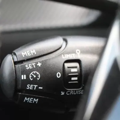 Peugeot 208 2022 - 16750 EUR, 121000 km - AUTO.MOTO.pt - 121000km - foto 16 de 18