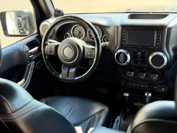 Jeep Wrangler Unlimited 2013 - 43500 EUR, 160952 km - 160952km - foto 8 de 13